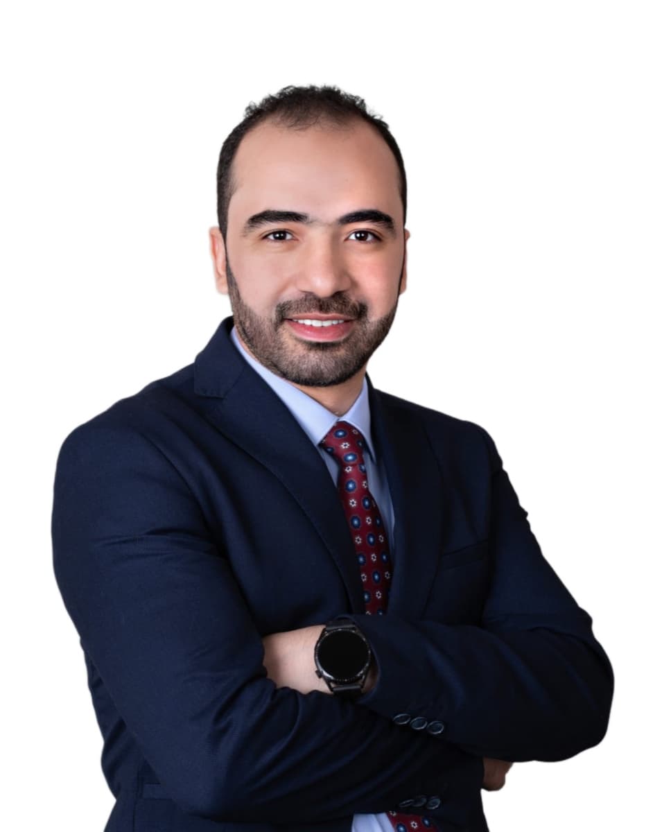 الدكتور أحمد شحاتة — المدير الإداري والتنفيذي